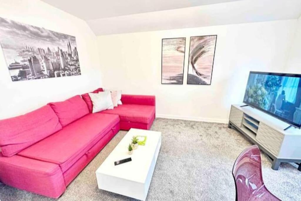 Paradigm House, Delightful 2-bedroom Flat 4, *
